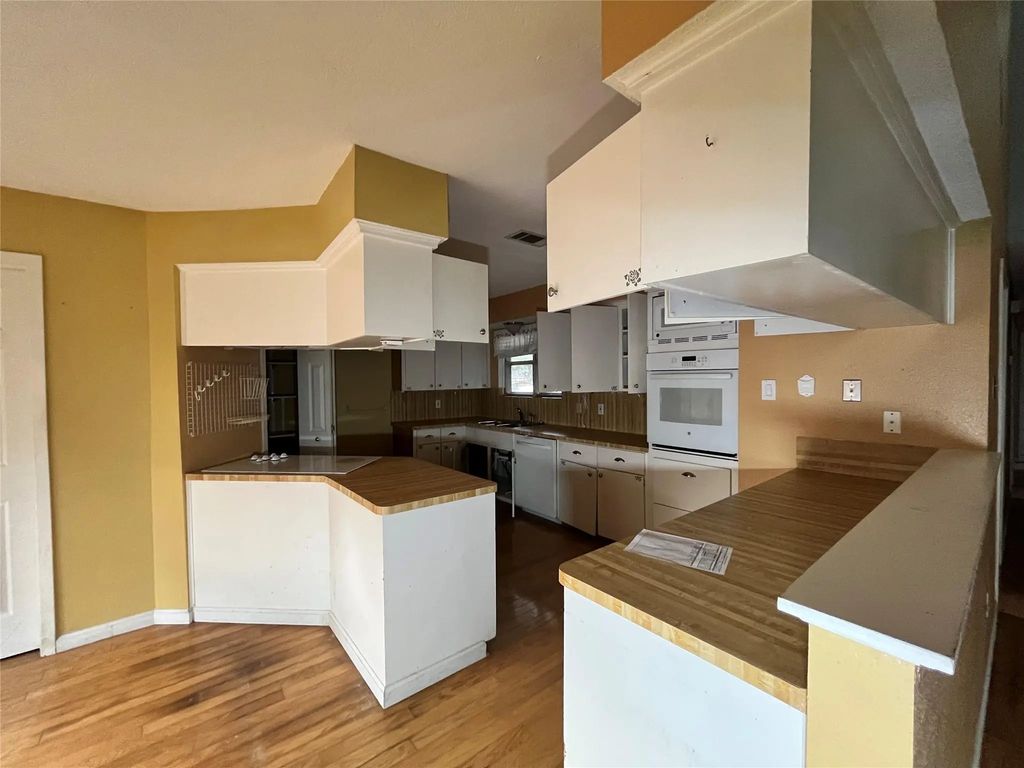 2019 Southwood Drive, Woodbranch