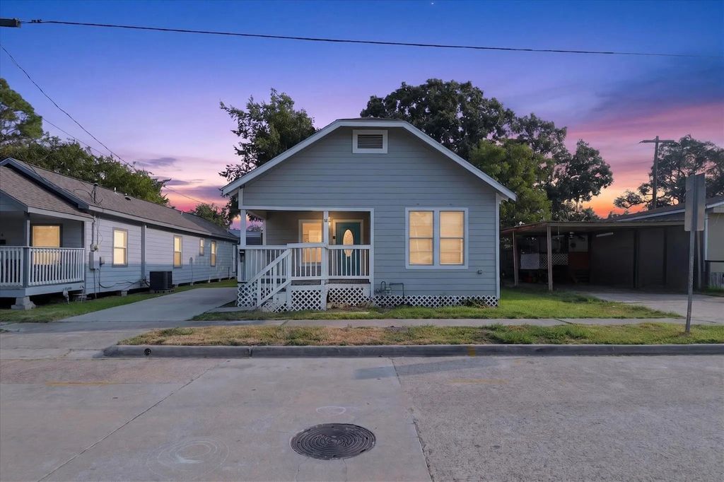 320 E Murrill Street, Baytown