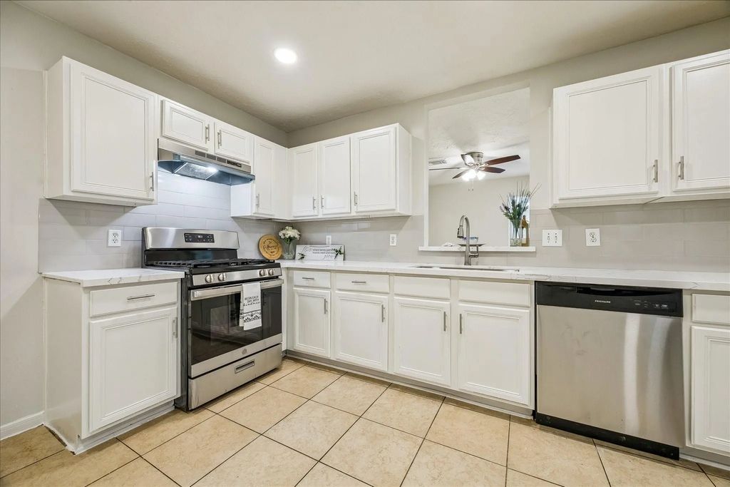 5239 Sugar Bush Drive, Houston