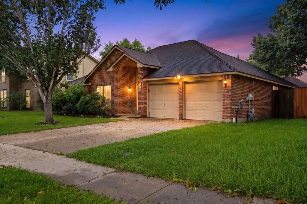 2004 Landing Boulevard, League City