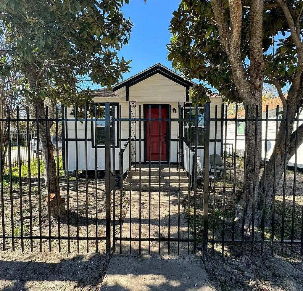 3903 Broyles, Houston