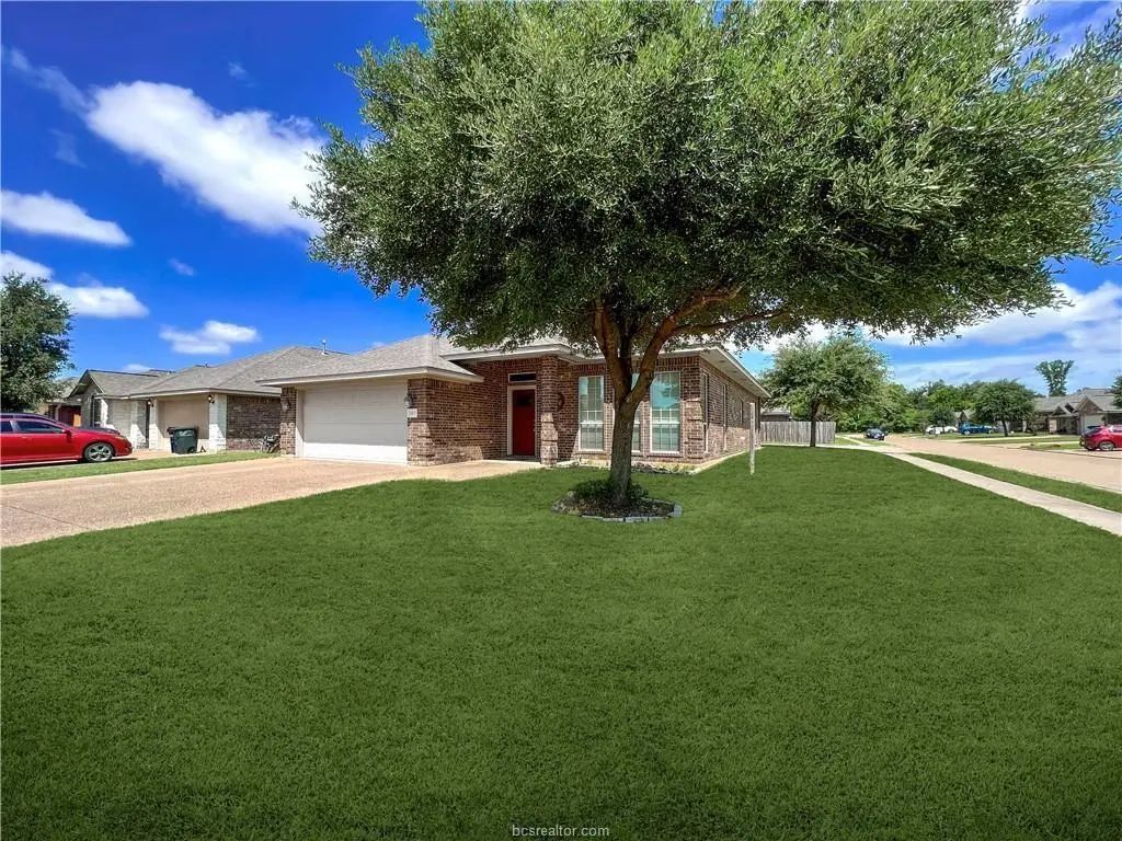 1027 Emerald Dove Avenue, College Station