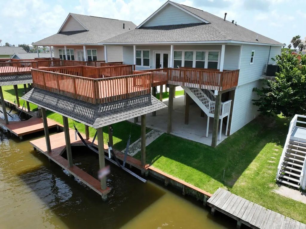 18 Edgewater, Bayou Vista