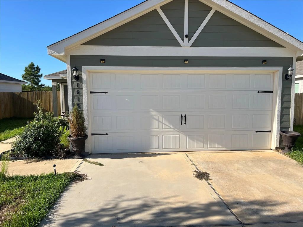 16154 Sugar Falls Drive, Conroe