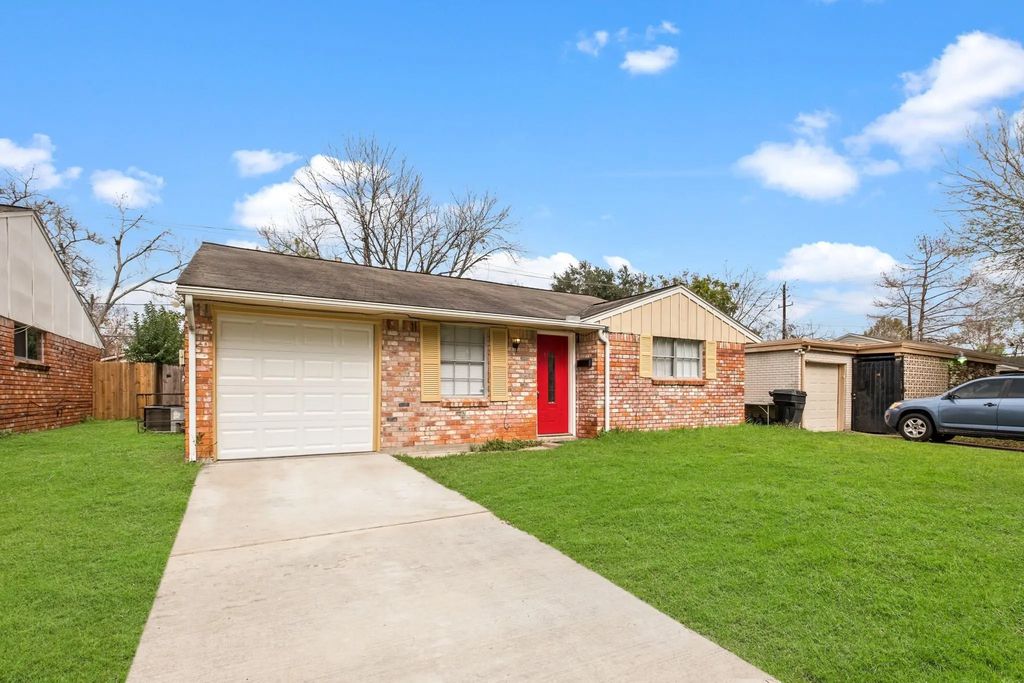 3910 Heatherbrook Drive, Houston