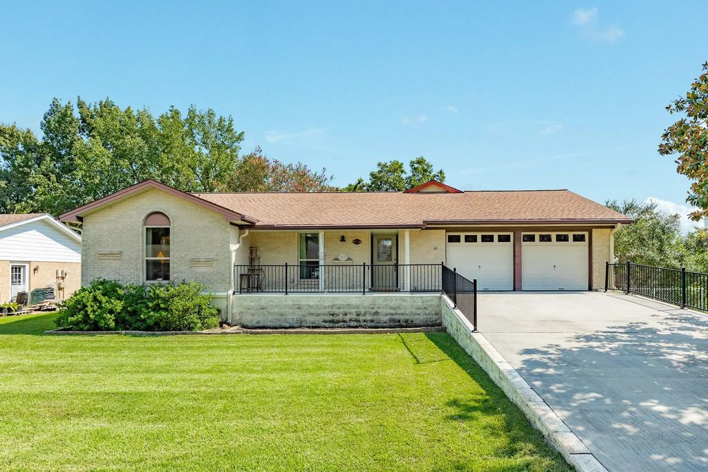 616 Bel Road, Kemah