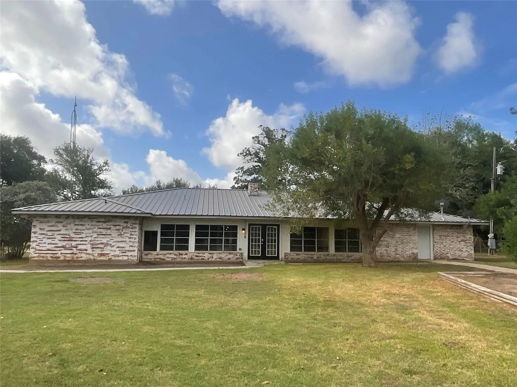 1672 Fm 318, Hallettsville