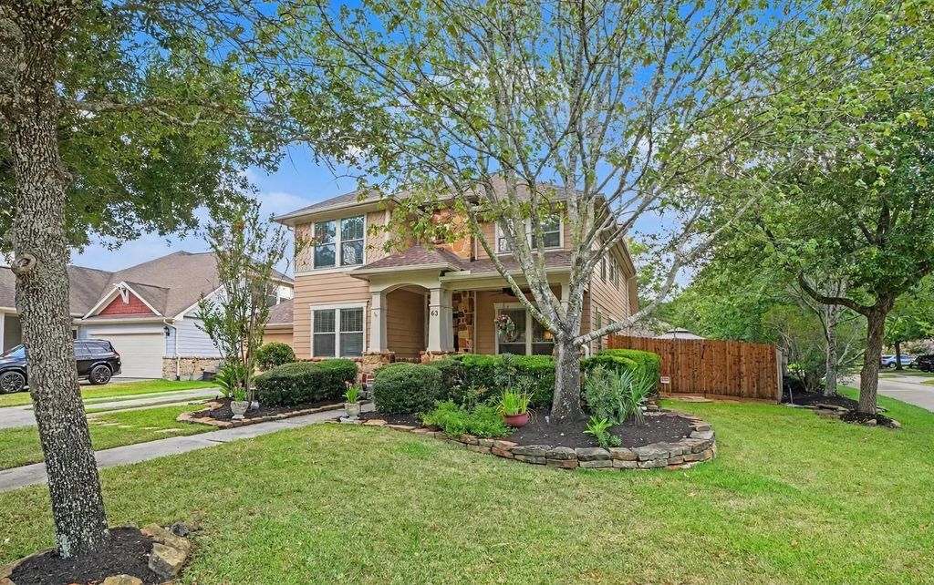 62 W Tapestry Park Circle, The Woodlands