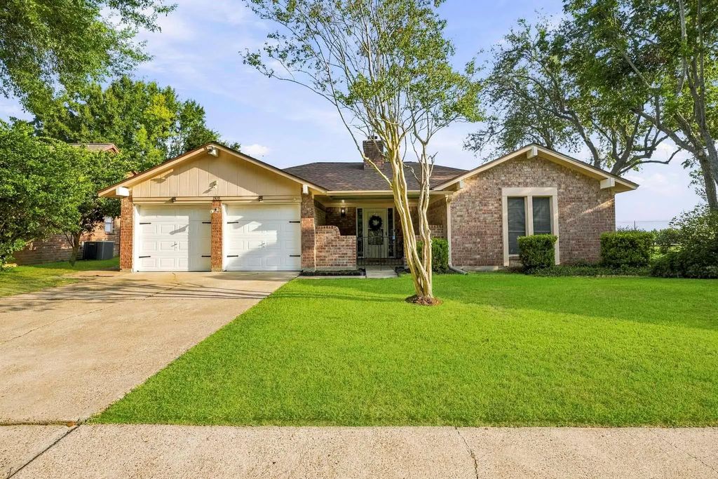 1509 N Park Side Drive, Deer Park