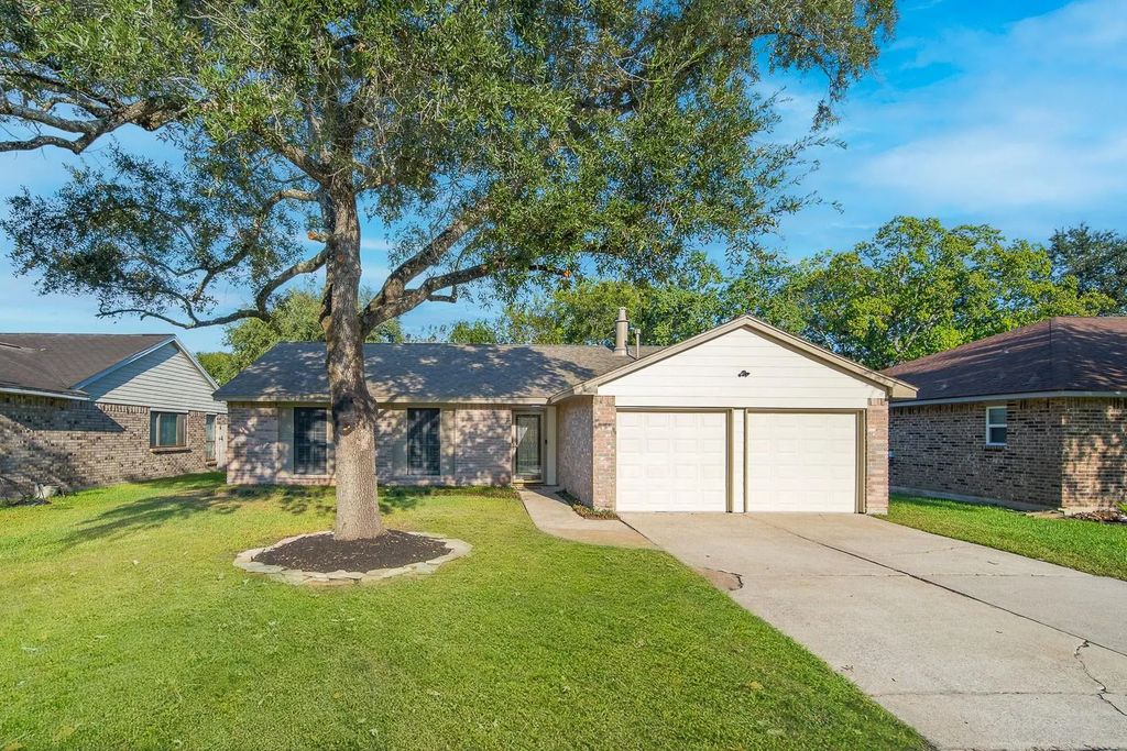 120 Meadow Bend Street, League City