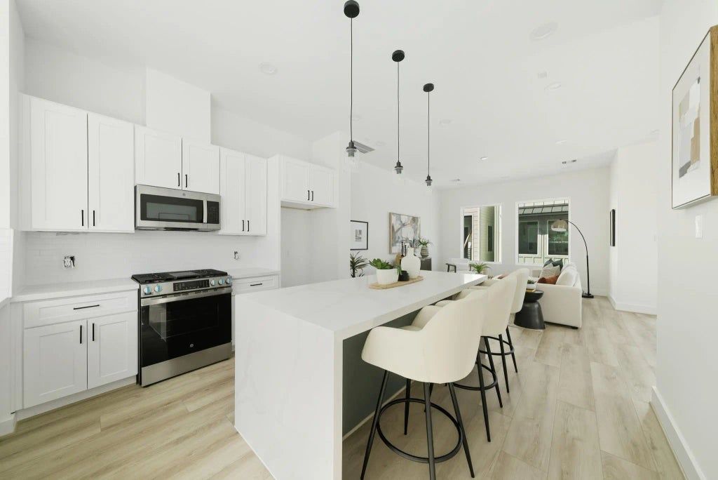 7737 Hammerly Boulevard, Houston