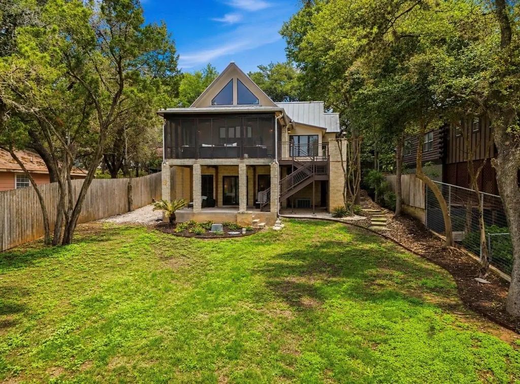 745 Lookout Drive, Lakehills