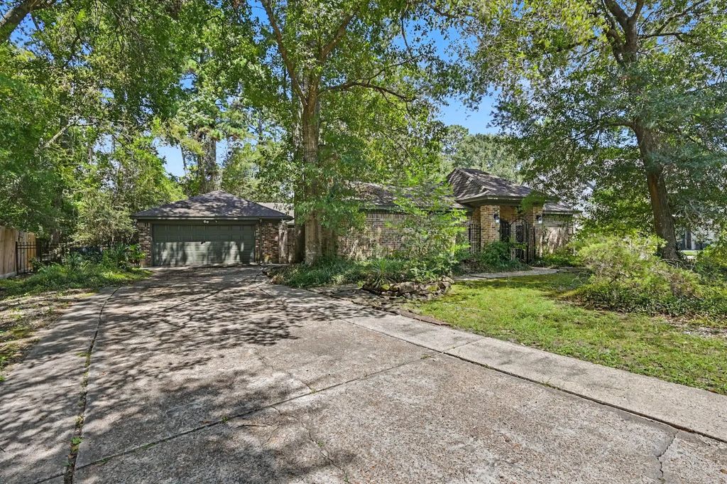 2710 N Logrun Circle, The Woodlands
