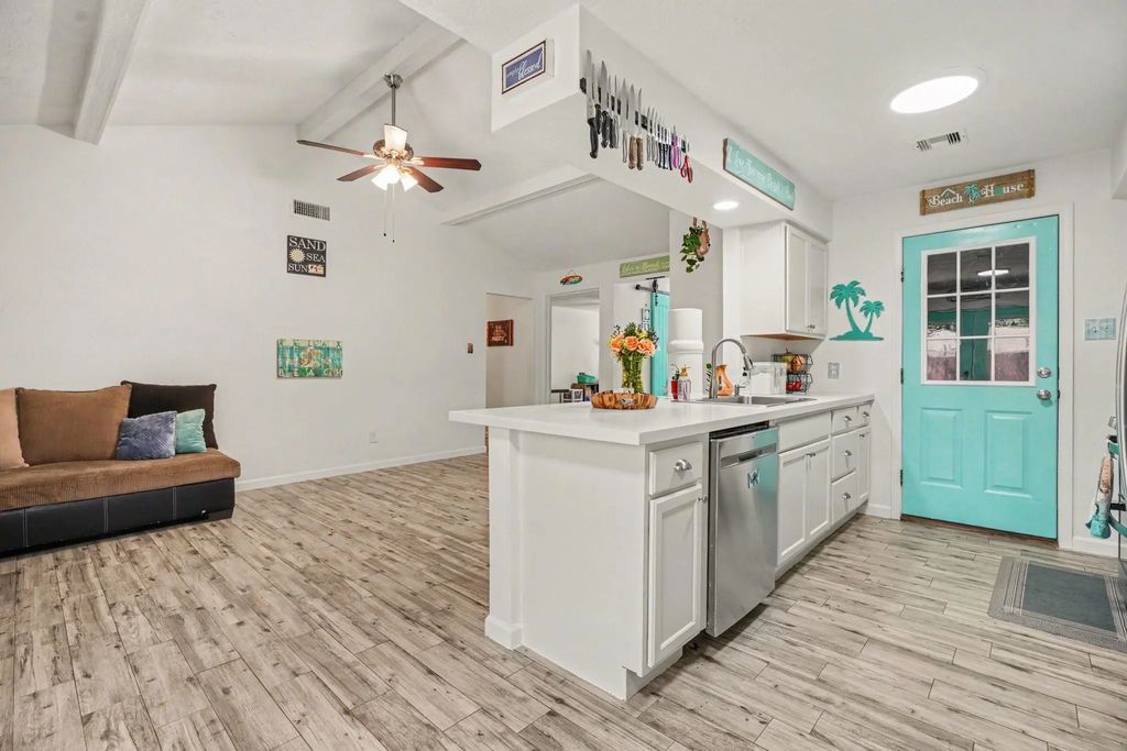 5003 Meadow Lark Lane, Dickinson