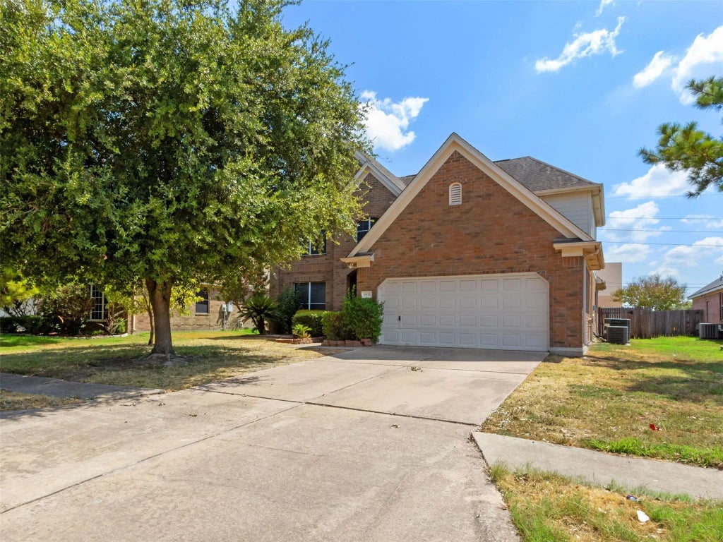 9818 Mossy Tree Lane, Houston