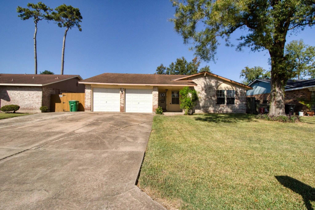 12119 Crystalwood Drive, Houston