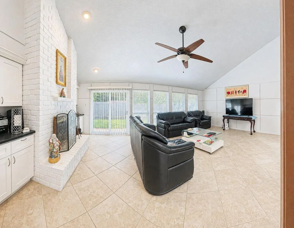 5218 Pine Cliff Drive, Houston