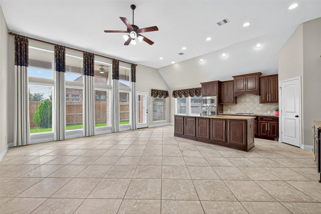 10023 Starhill Court, Missouri City