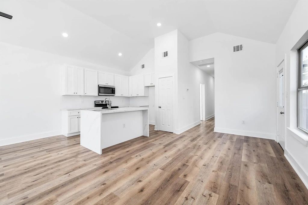 16978 W Hammon, Montgomery