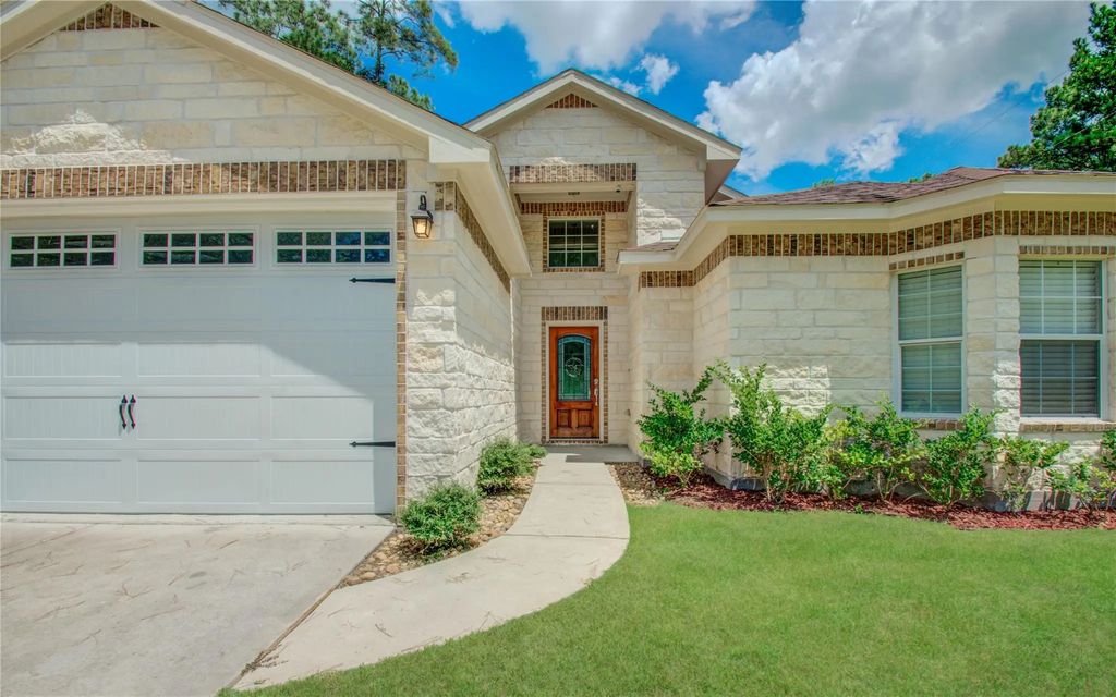 10572 Twin Oak Drive, Conroe