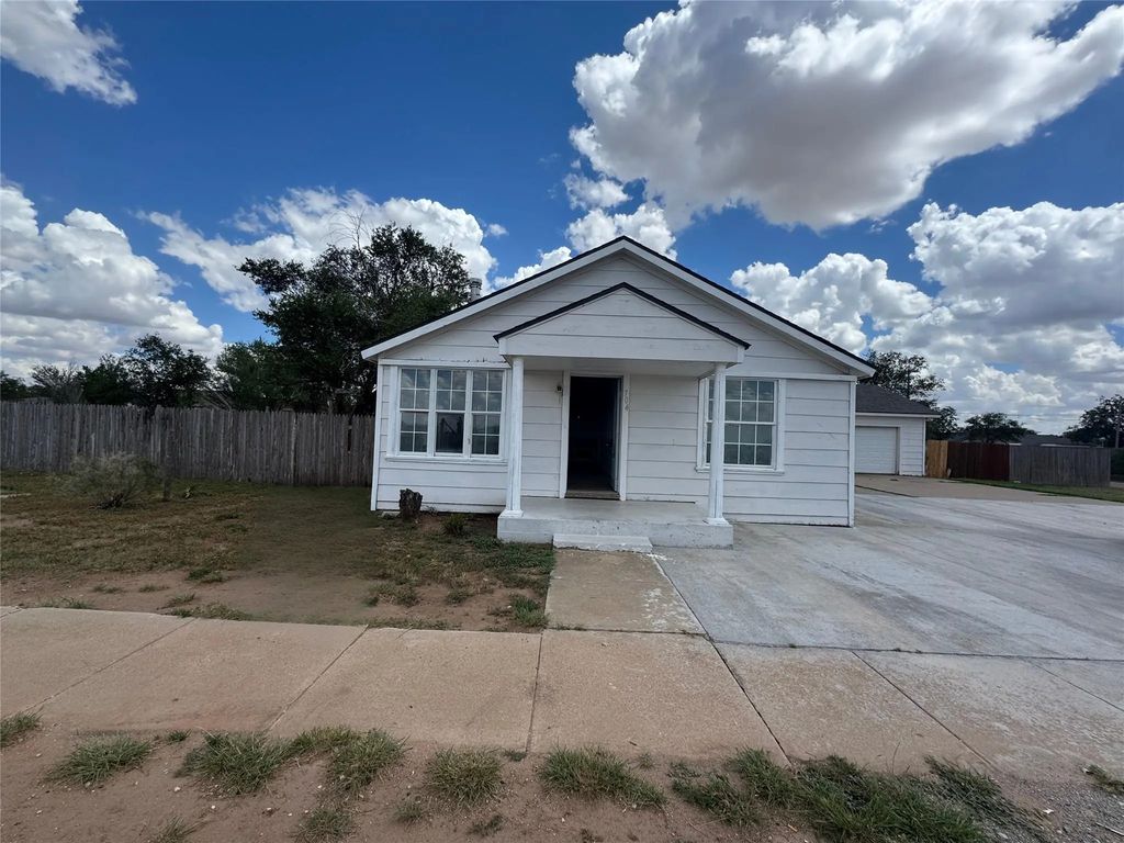 704 E Municipal Drive, Lubbock