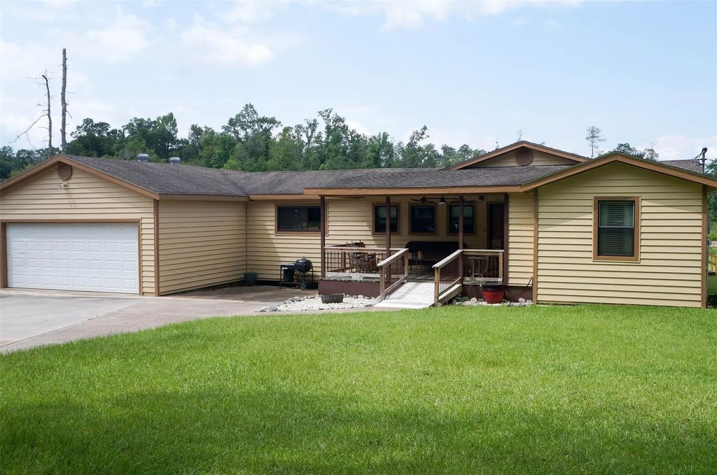 317 Hickory Drive E, Livingston
