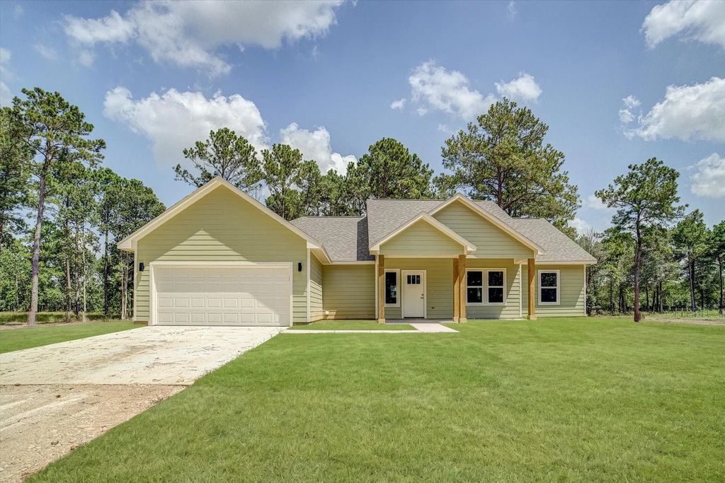 242 Private Road 77004, Liberty