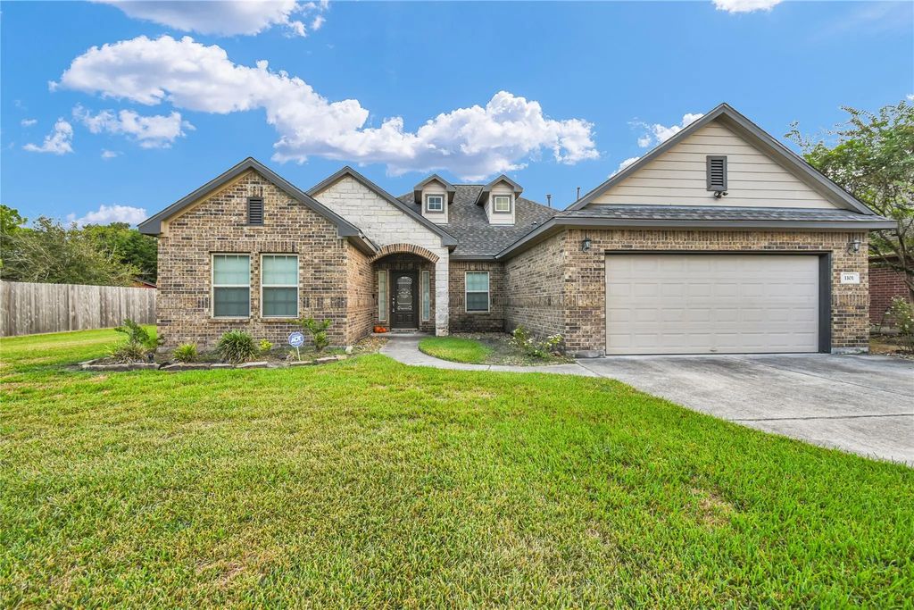 1101 Isabella Boulevard, Angleton