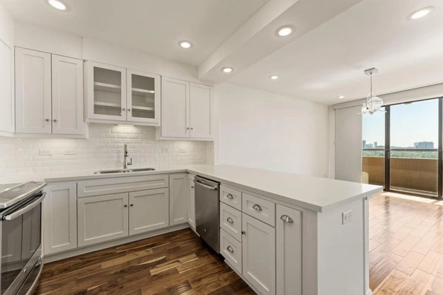 651 Bering Drive 1402, Houston