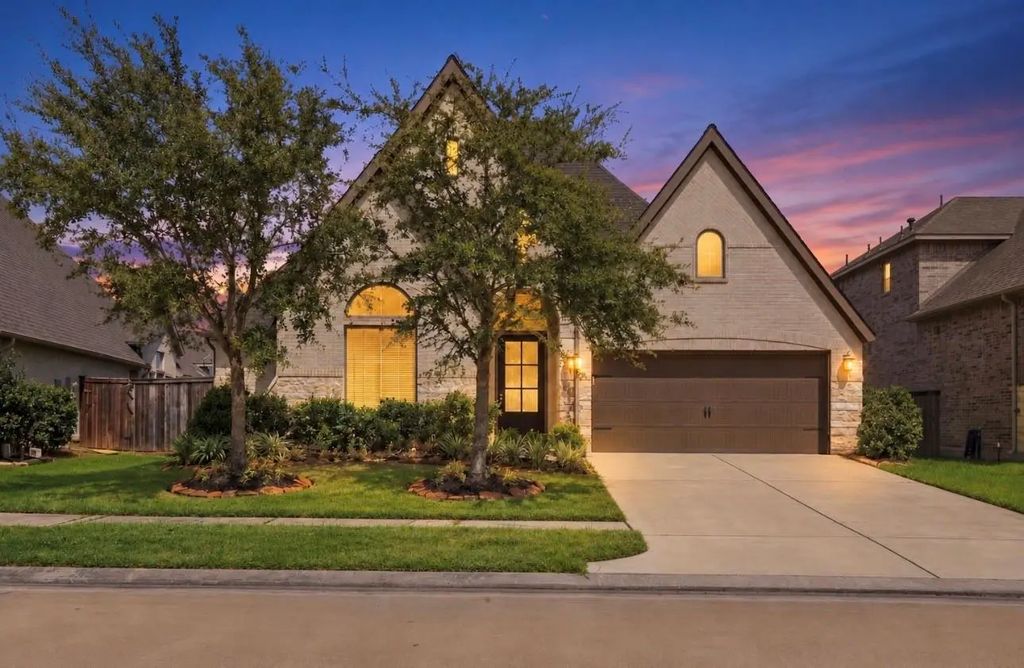 6914 Red Oak Drive, Katy