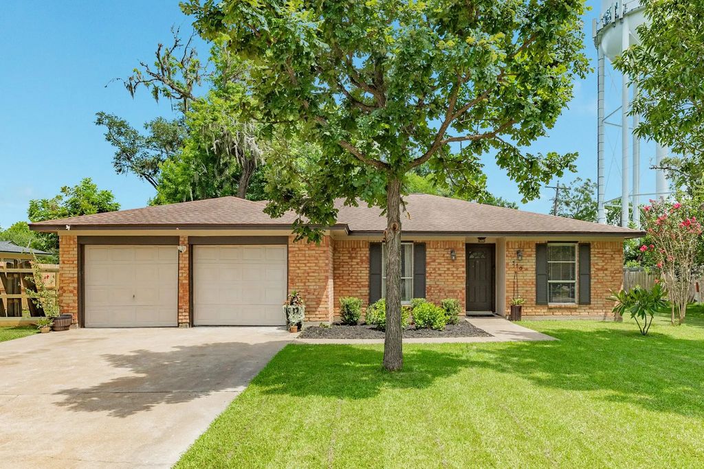 310 Dogwood Street, Lake Jackson