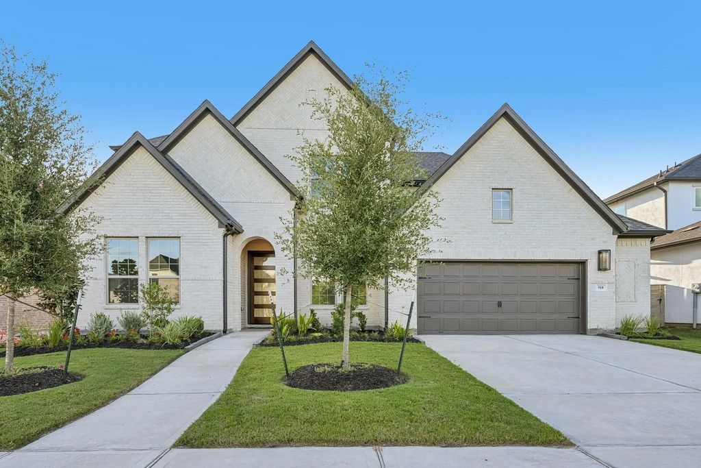 918 Groundwater Way, League City