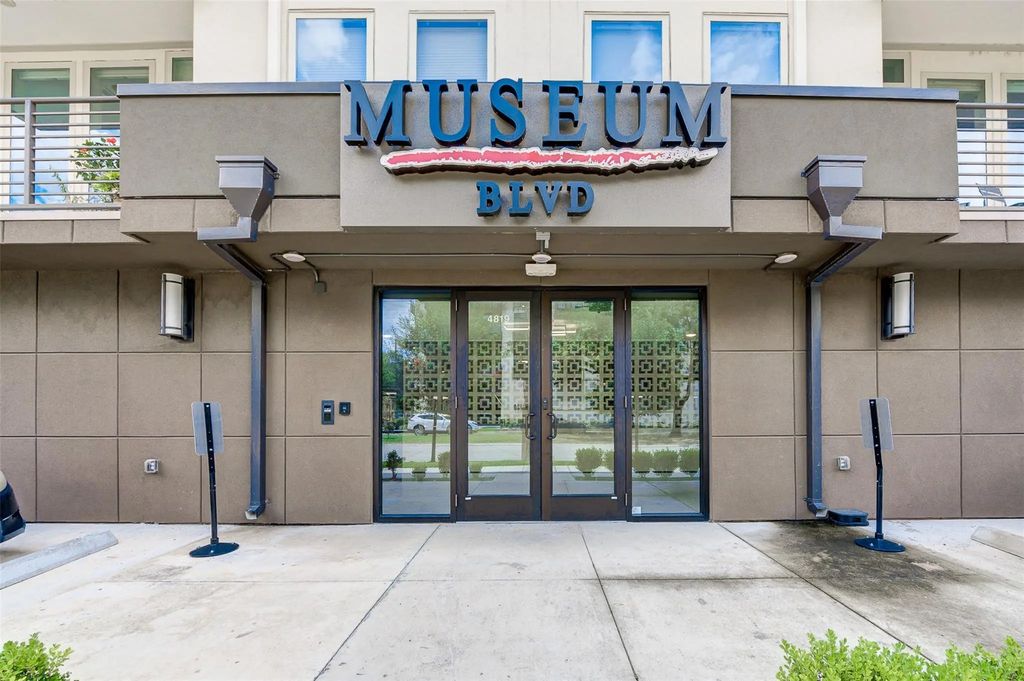 4819 Caroline Street 104, Houston