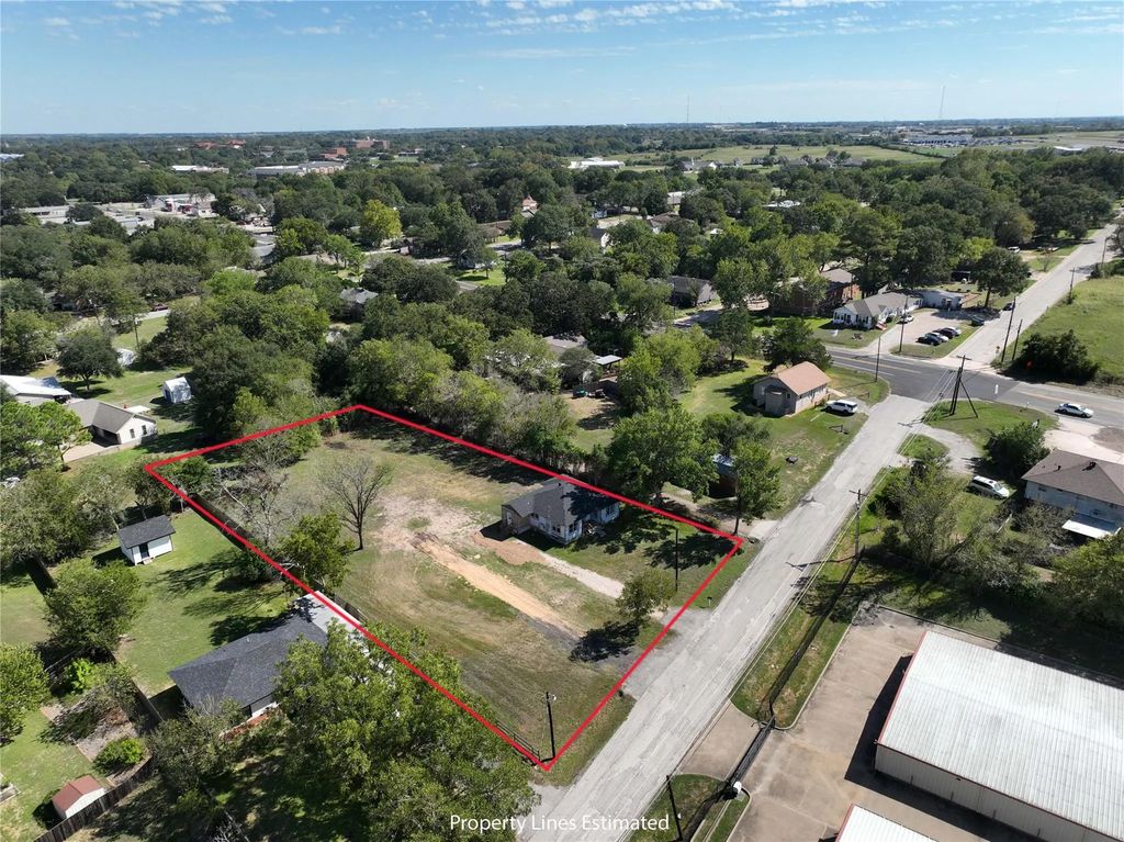 104 N Dixie Street, Brenham