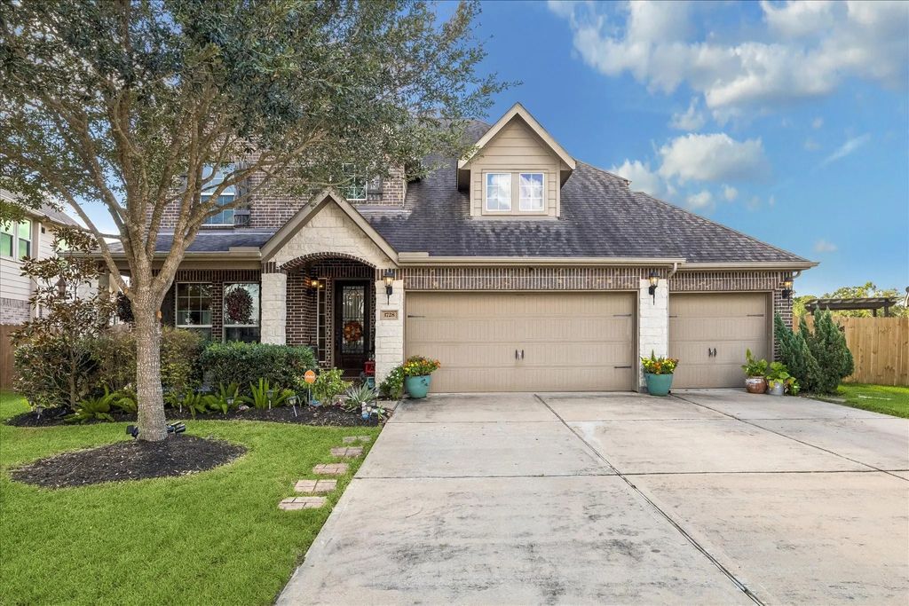 1728 Lake Raven Drive, Dickinson