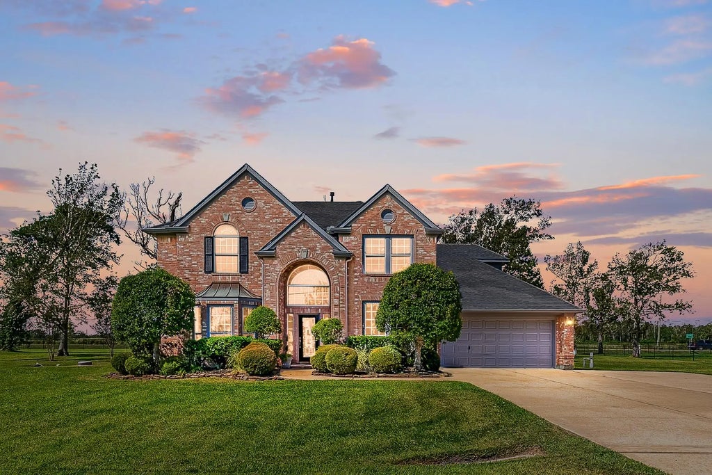 8991 Water Point Drive, Beach City