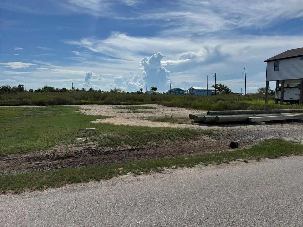 1205 W Canal, Crystal Beach