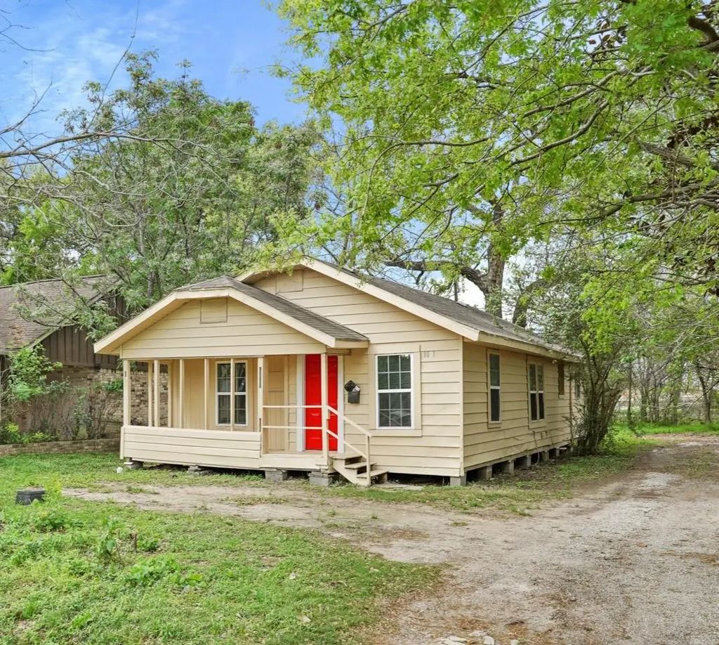 1001 Defender Street, Houston