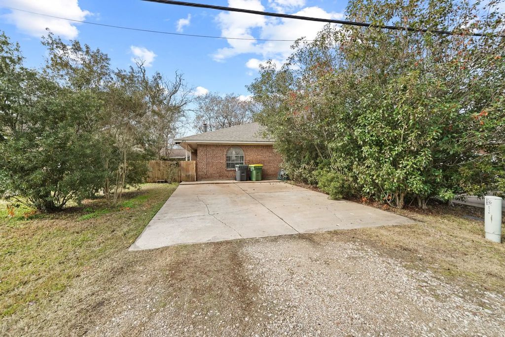 2118 N Austin Avenue, Pearland