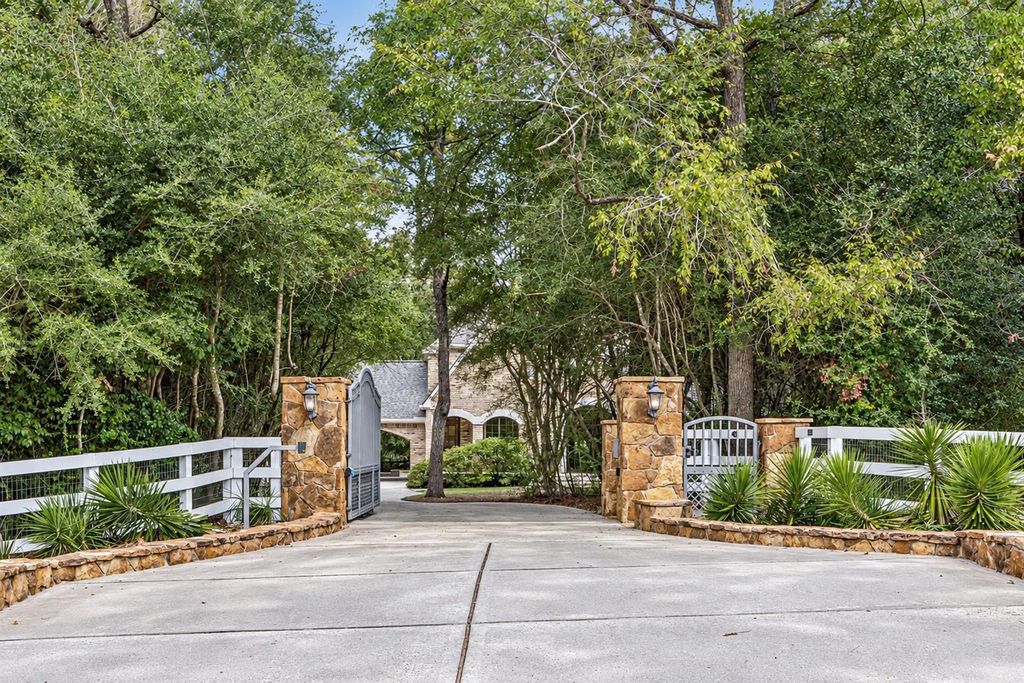 19802 Sapphire Circle, Magnolia
