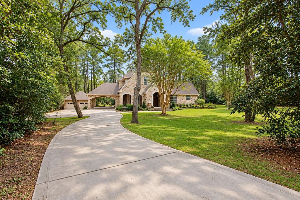 19802 Sapphire Circle, Magnolia