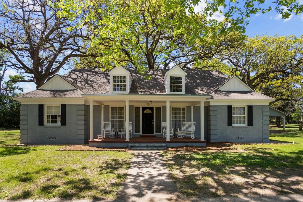 319 N Howard Street, Grapeland