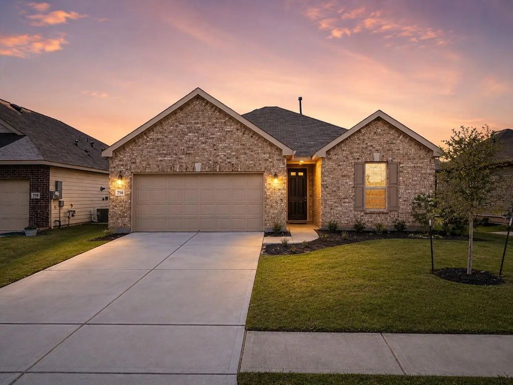 714 Allana Lane, Alvin