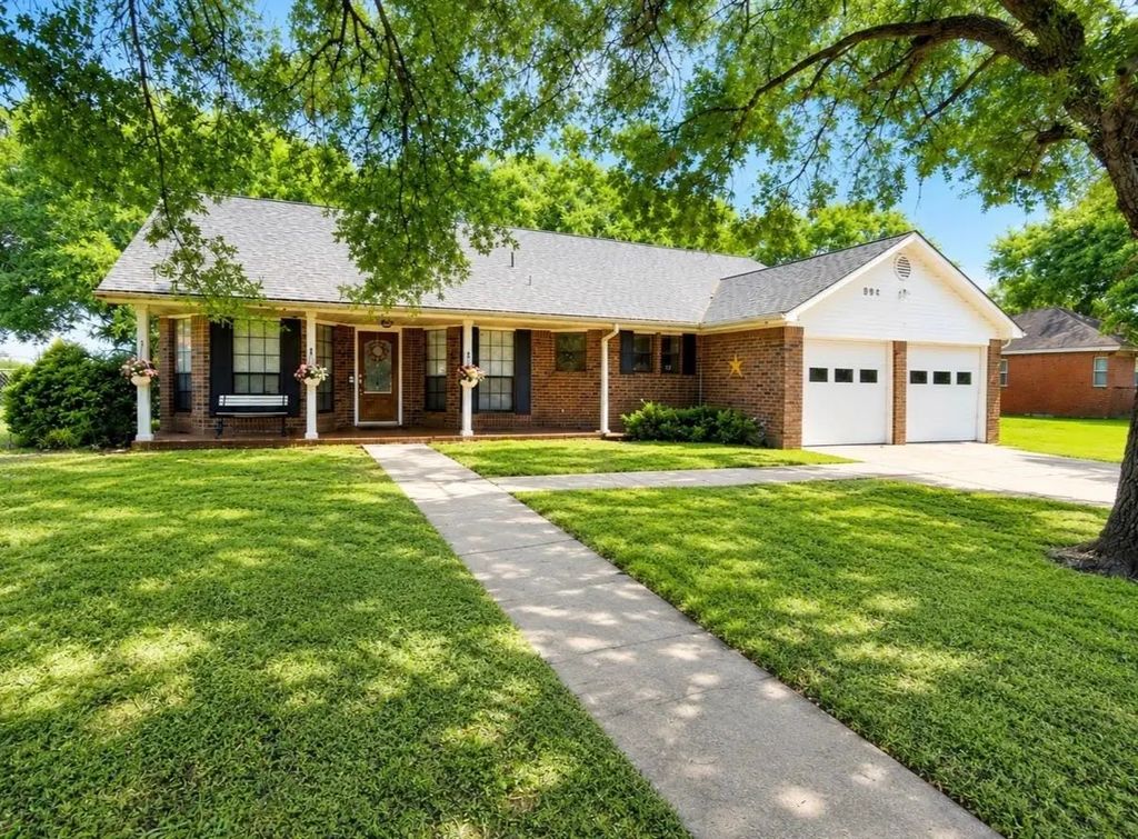 809 John Albert Dr, East Bernard