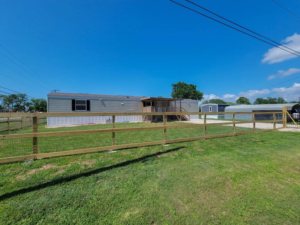 7501 Primrose Street, Pearland