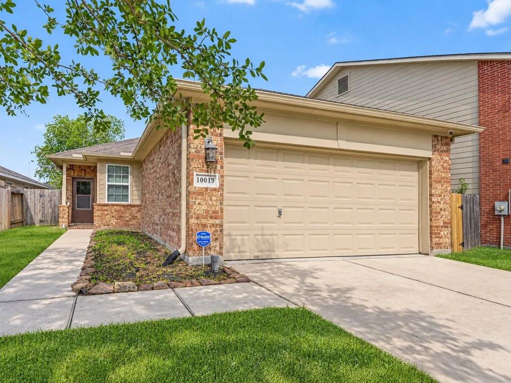 10019 Meadow Mill Forest Lane, Houston