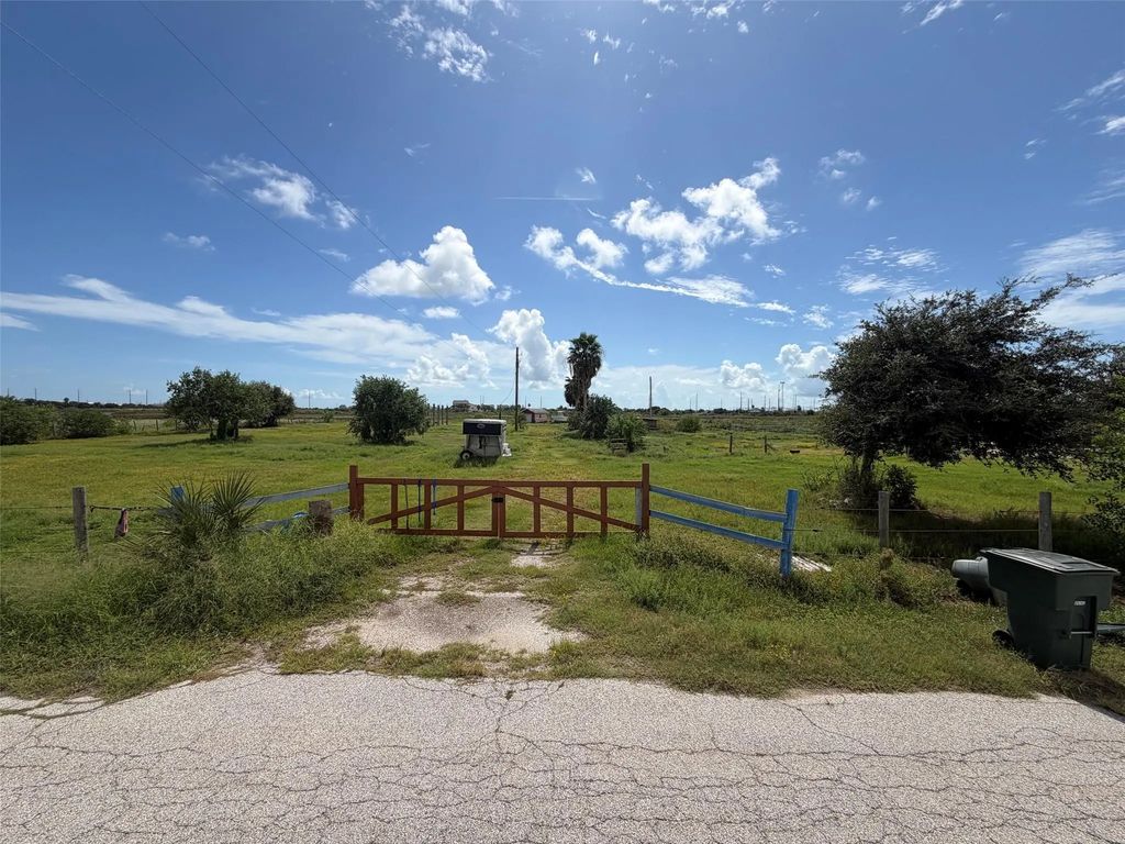 12123 Ostermeyer Road, Galveston