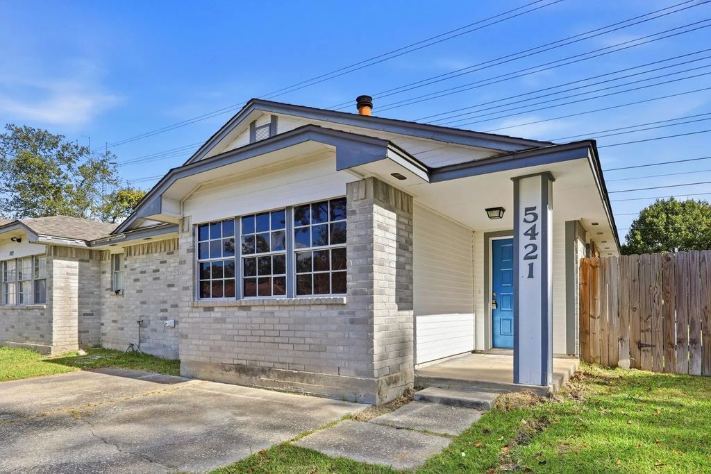 5421 Diane Court, Spring