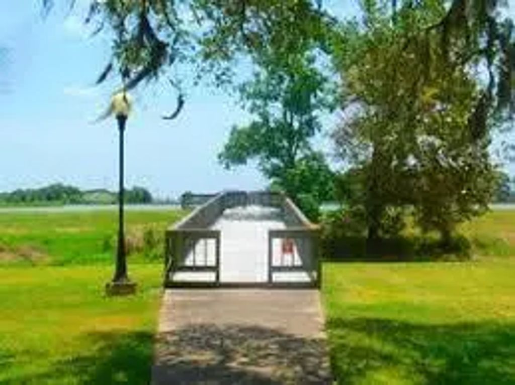 1525 Frontier Trail, Angleton