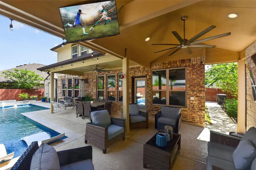 802 S Chamfer Way, Crosby